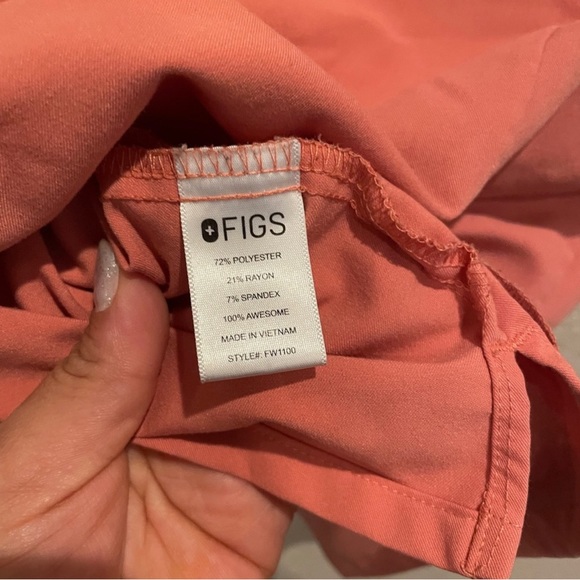 XXS Coral Figs Scrub Set: Zamora joggers & Casma top - Picture 5 of 15